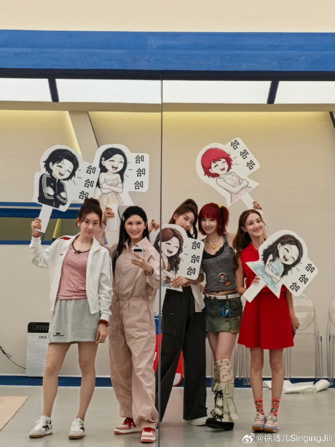 徐洁儿徐洁儿发长文回应侯宇淘汰徐洁儿回应侯宇淘汰大晚上的真的是把我看哭了，徐洁