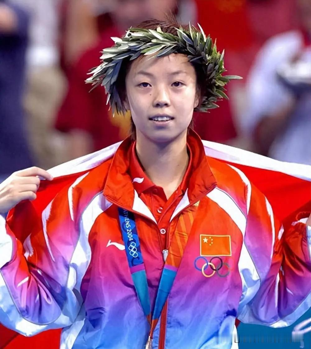 乒乓球女单历史前十排名：1.邓亚萍（中国）中国首位女子大满贯得主，拥有2