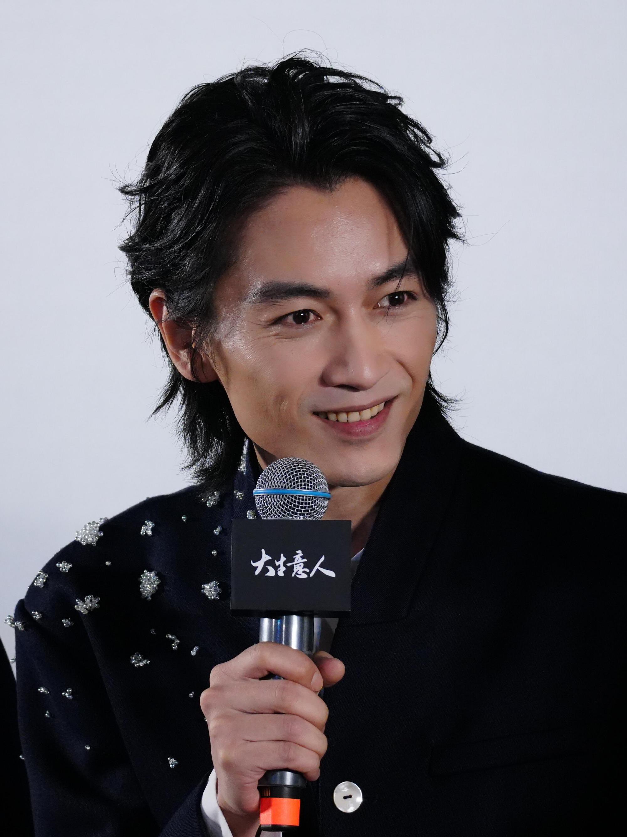 陈晓瘦的有些太夸张了，皮包骨的模样真的没认出来，感觉手摸在他的脸上都会被骨头磨的