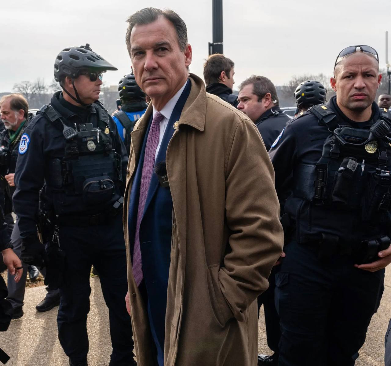 支持ICE拨款的民主党众议员，纷纷开始故作姿态据纽约时报报道，纽约州民主党众议员