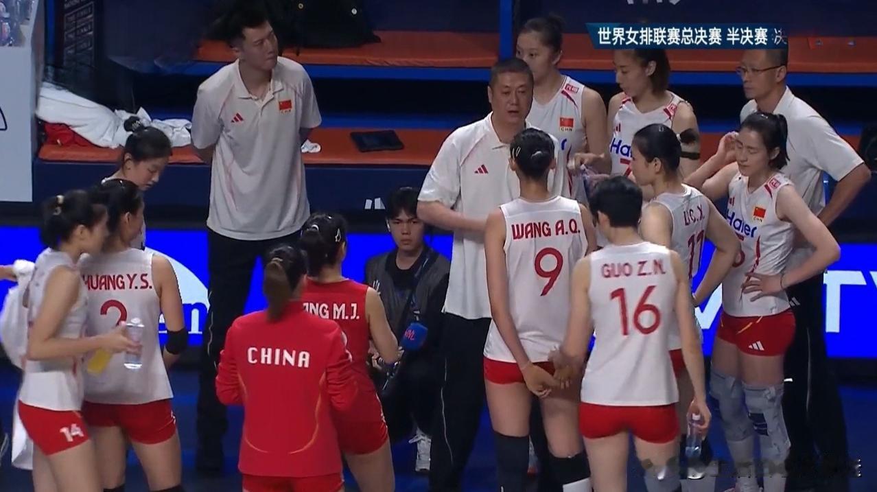 四连败，中国女排负土耳其，赛后球员评分：王奥芊最佳3人不及格女排世联赛