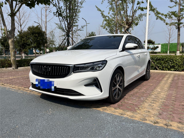 入手帝豪到现在已经行驶了1000多公里了一开始的7个多油，现在被我开到6.4个