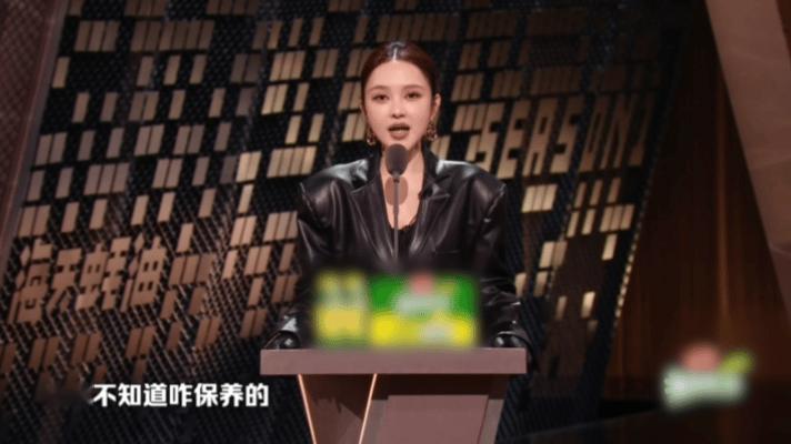 周扬青眼睛再大也看不清渣男周扬青这“黑点”到底传到哪里了，怎么刘晓庆也知道呀，