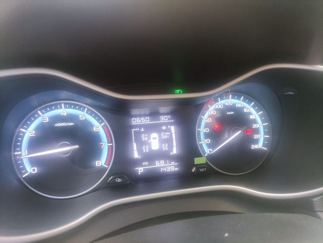 21款自动挡豪华版帝豪油耗这么高平时就跑郊区多，这油耗也太高了吧为啥我看你们的