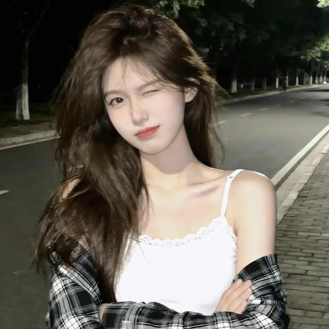 𝗪𝗲𝗖𝗵𝗮𝘁头像​​​‖女生头像‖氛围感‖优质女头‖小众高级​​