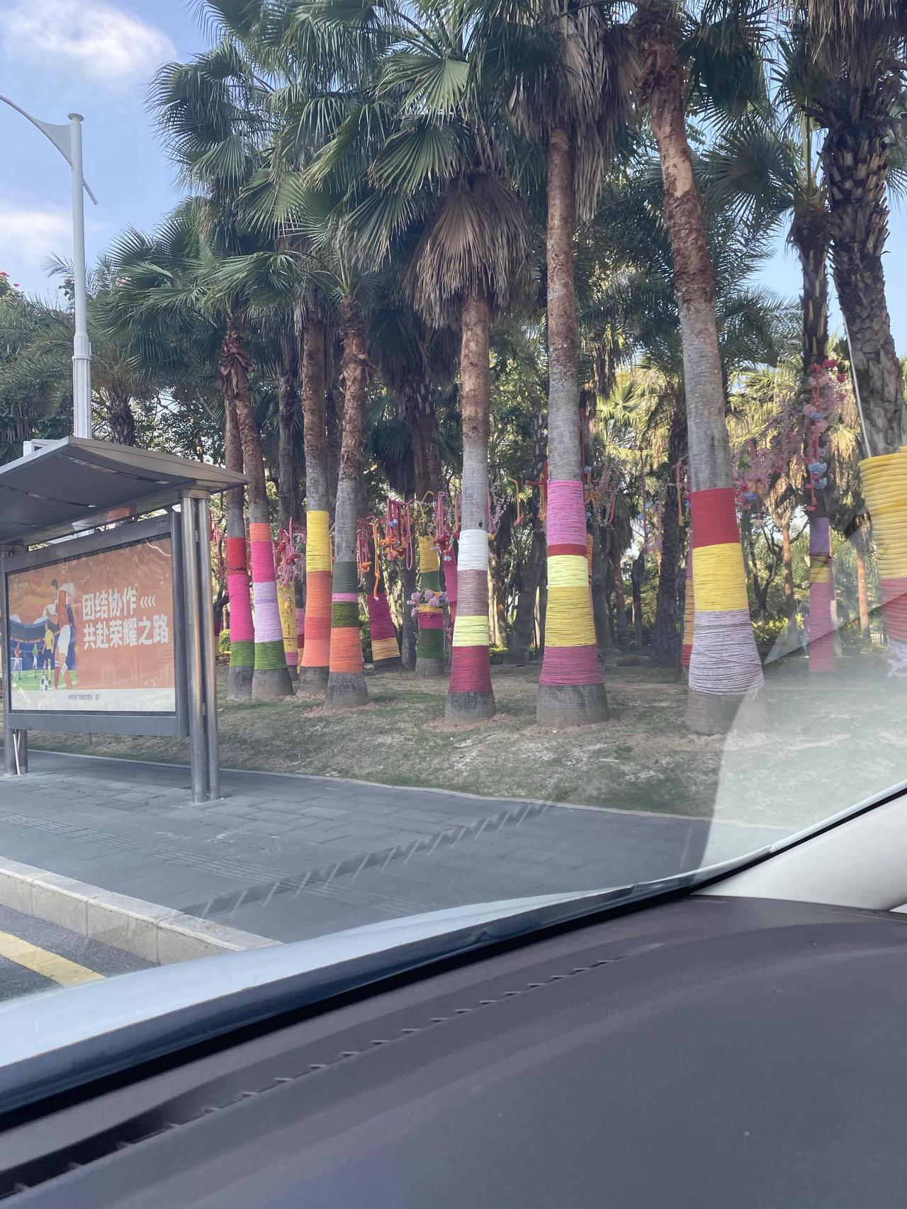 大家都把关注点放在车主一年在4S店蹭了260顿饭这件事。实际上，作为一辆网约车，