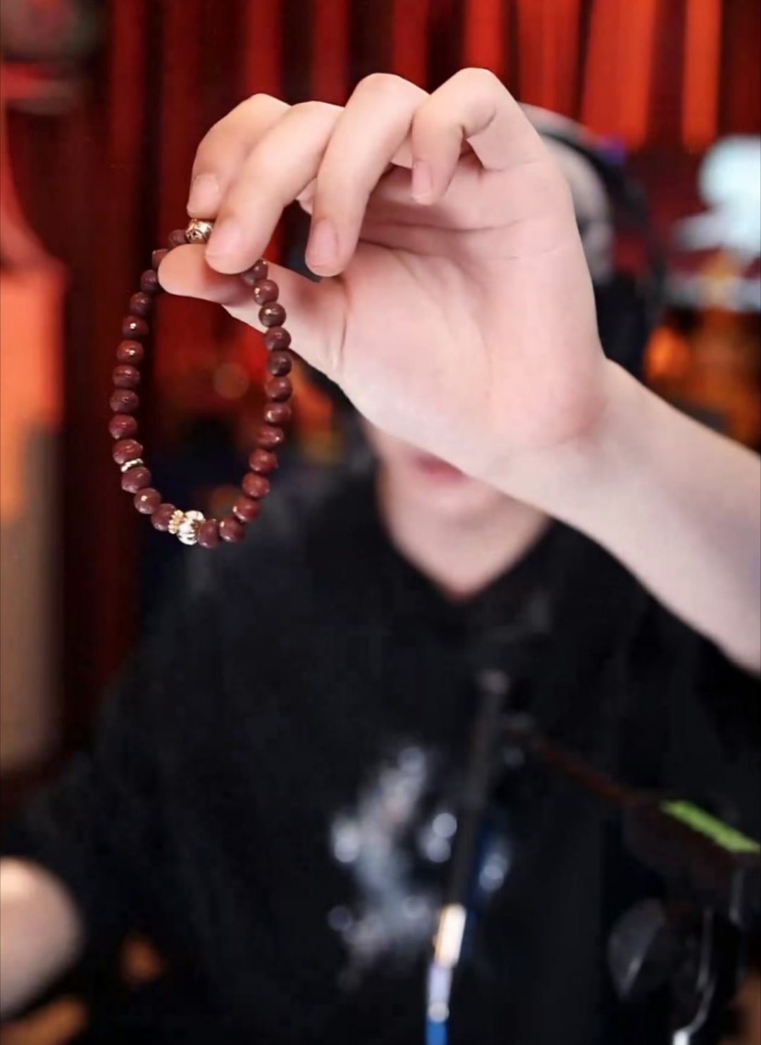 摩登兄弟26.4.28刘宇宁直播老大在秀他的串，而我在看他的手真好看啊！今日福