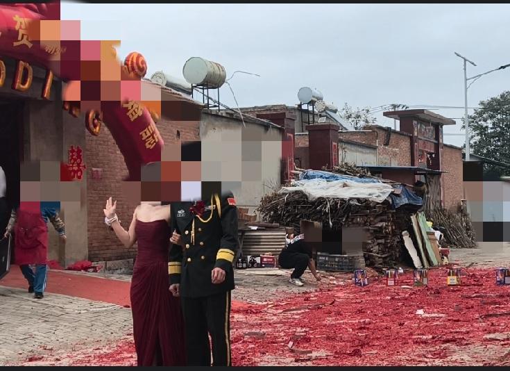 天参加了一场婚礼，10分钟就结束了。真的，就10分钟。12点08分开始，新人走