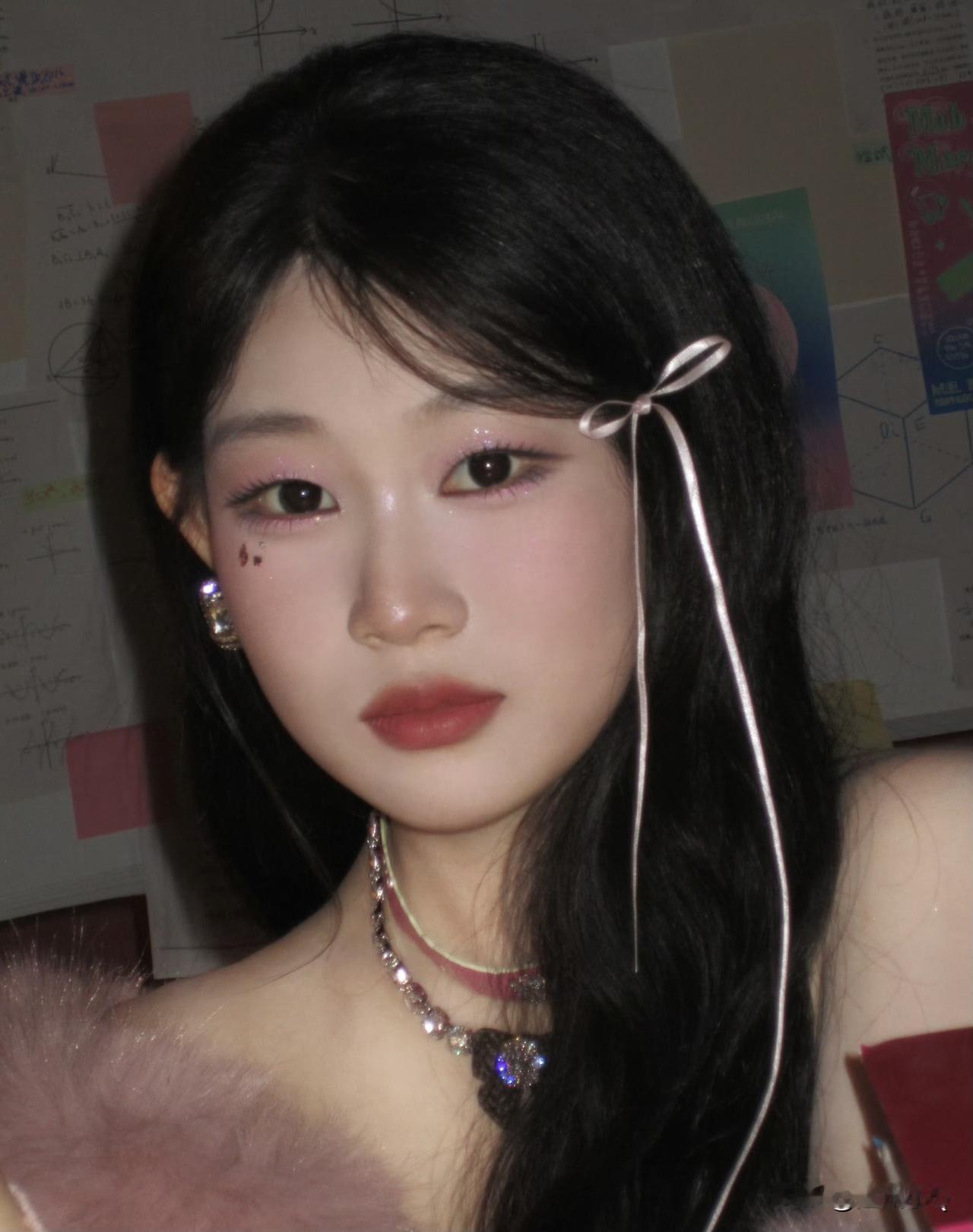 著名明星化妆师王亚飞给小沈阳女儿沈佳润打造了一款甜心妆，妆感精致，很有大小姐范，