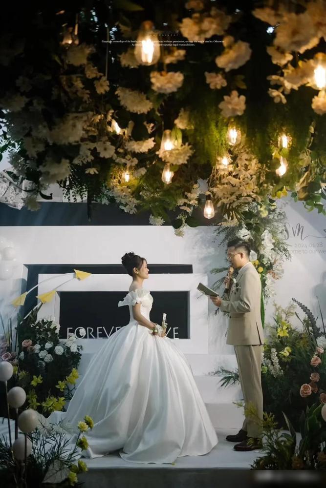 一个女人收到8万彩礼后，与男人试婚同居，第四天，女人就哭着跑回来，并把8万彩礼退