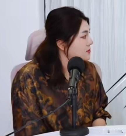 杨天真切胃廋了，可惜又胖回来了！杨天真为了减肥也是够拼，直接去切胃，可惜又