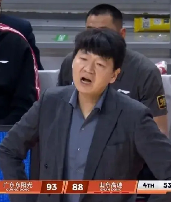 山东高速男篮开启连败模式，6分惜败广东男篮！比分94比88。留给邱彪的时间不多了
