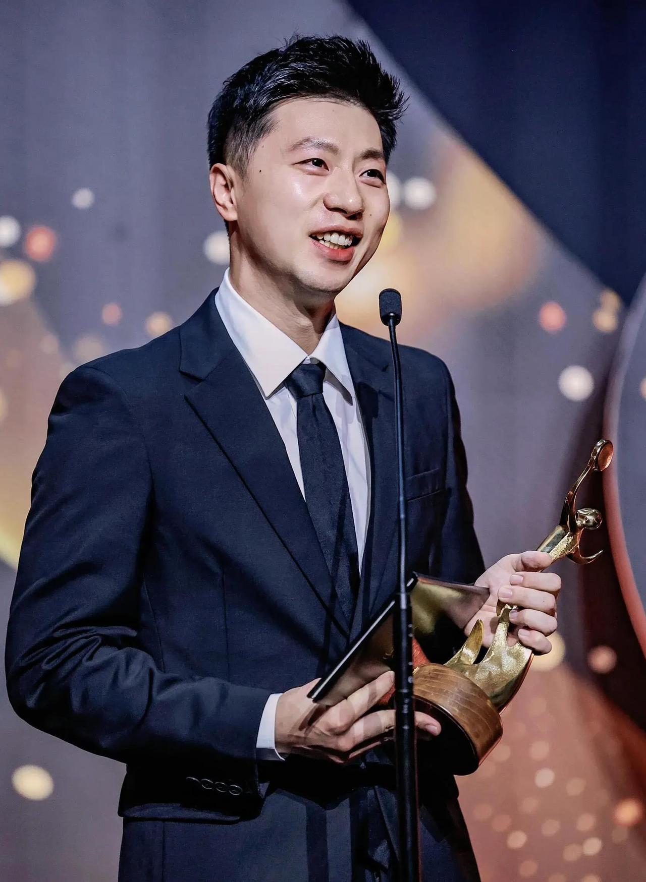 马龙最应该最适合去做中国男乒小将们的教练工作！就在中国男乒全军覆没WTT卡塔尔