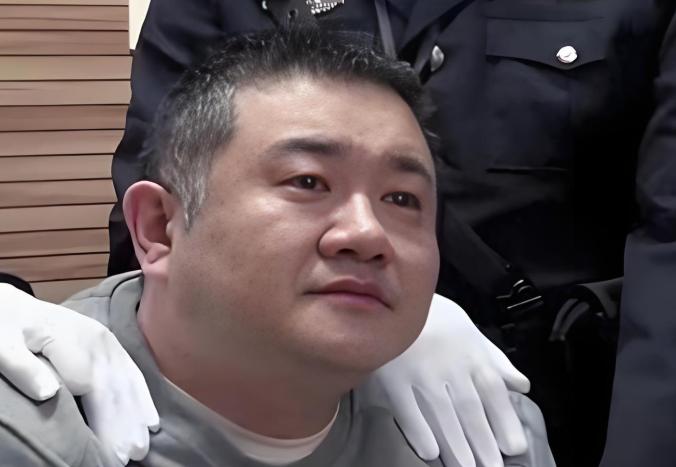 ‌“法外狂徒孙小果！”95年轮奸案判三年，一天牢没蹲；97年保外就医期，连犯8起