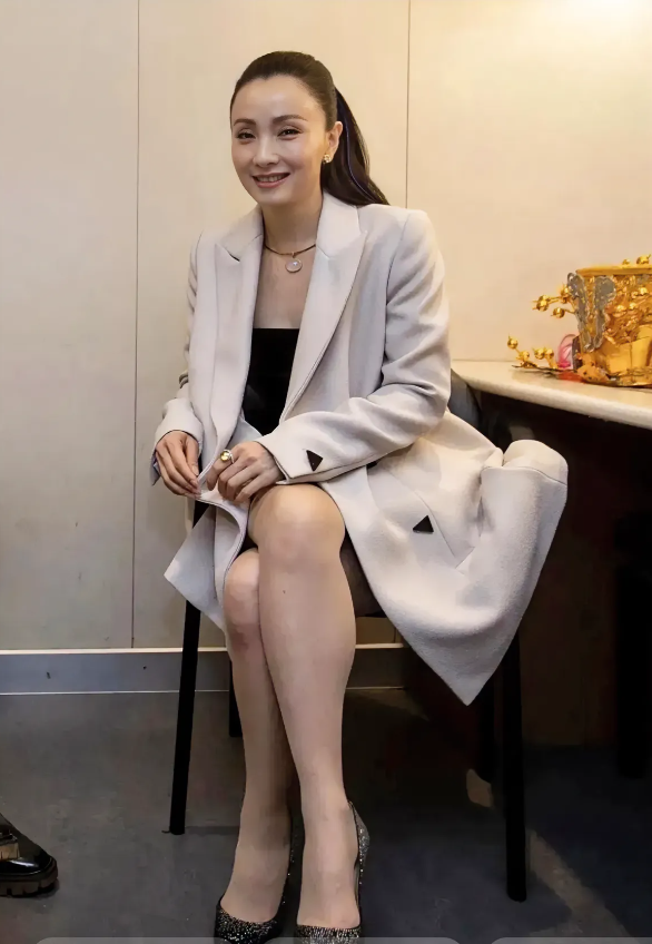 陶虹，164cm，腿上还有肌肉！一看就是经常锻炼！