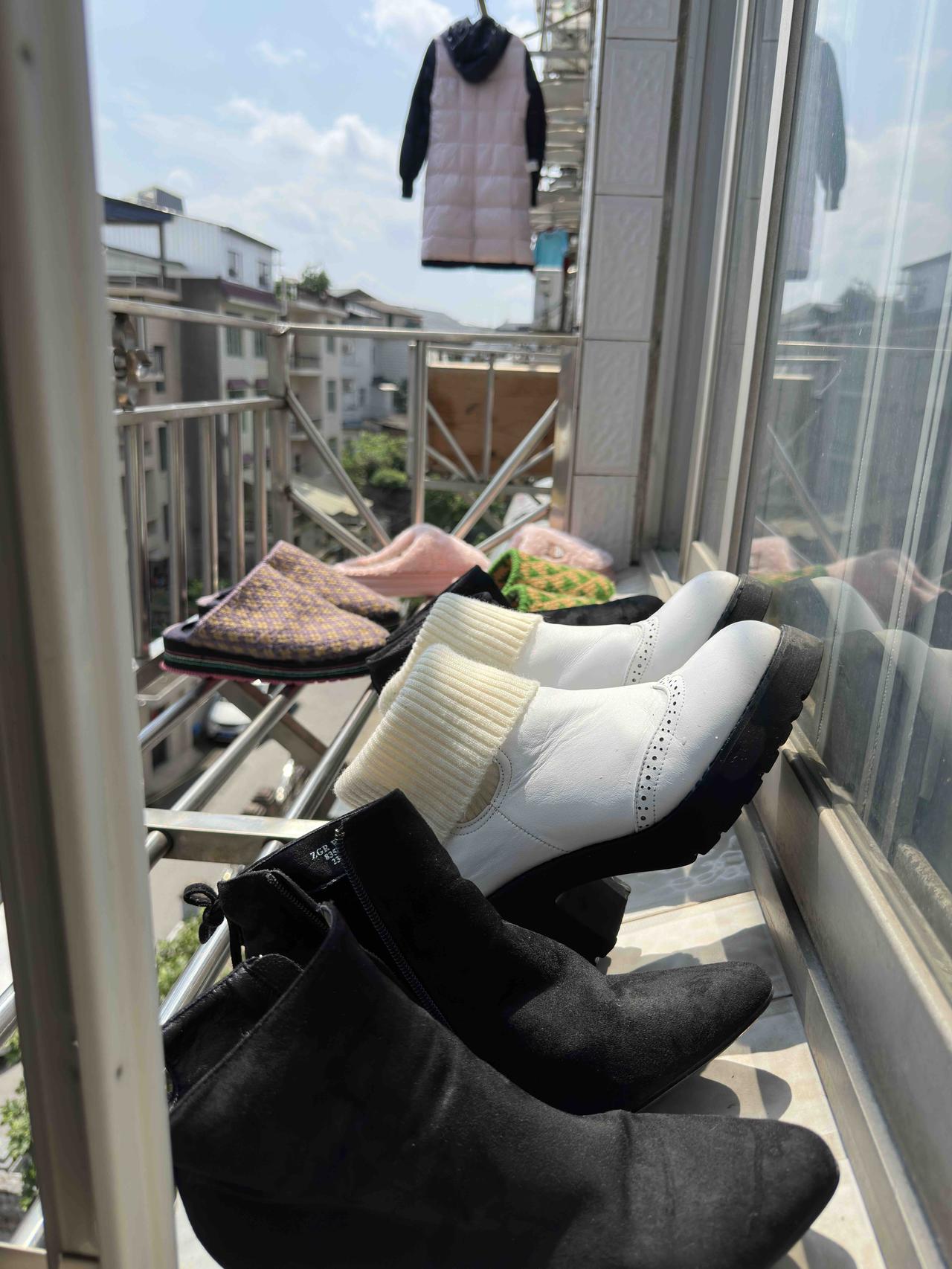 退休女性，还穿高跟鞋出门的多不多？趁着太阳好，一鼓作气，把冬天穿过的鞋子全都