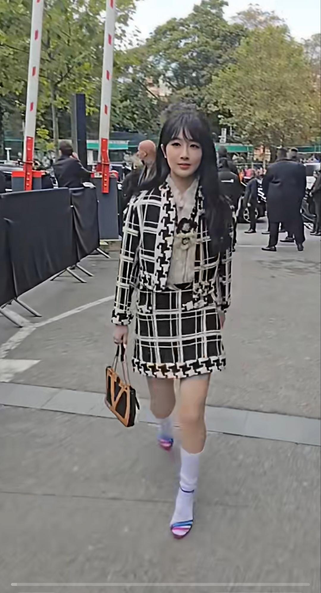 杨紫太瘦了，腿那么细，感觉营养不良。