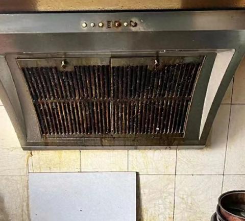 我闺蜜家孩子，反复咳嗽三个月，跑了好几家医院查不出原因。最后医生上门一看，指着她