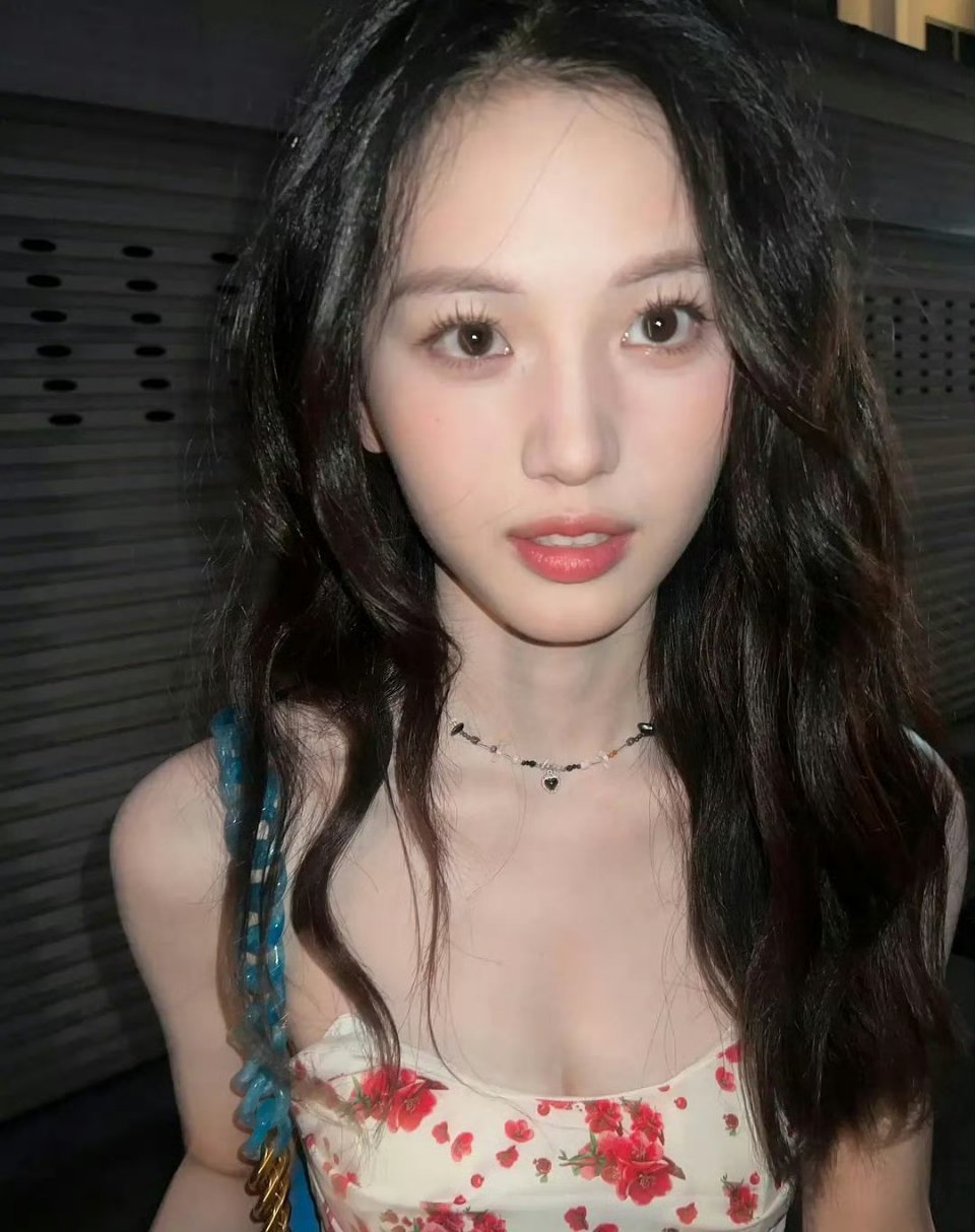 之前看朝雪录就觉得两个人很般配的沈羽洁演不二之臣很有说服力啊脸和身材完全是天