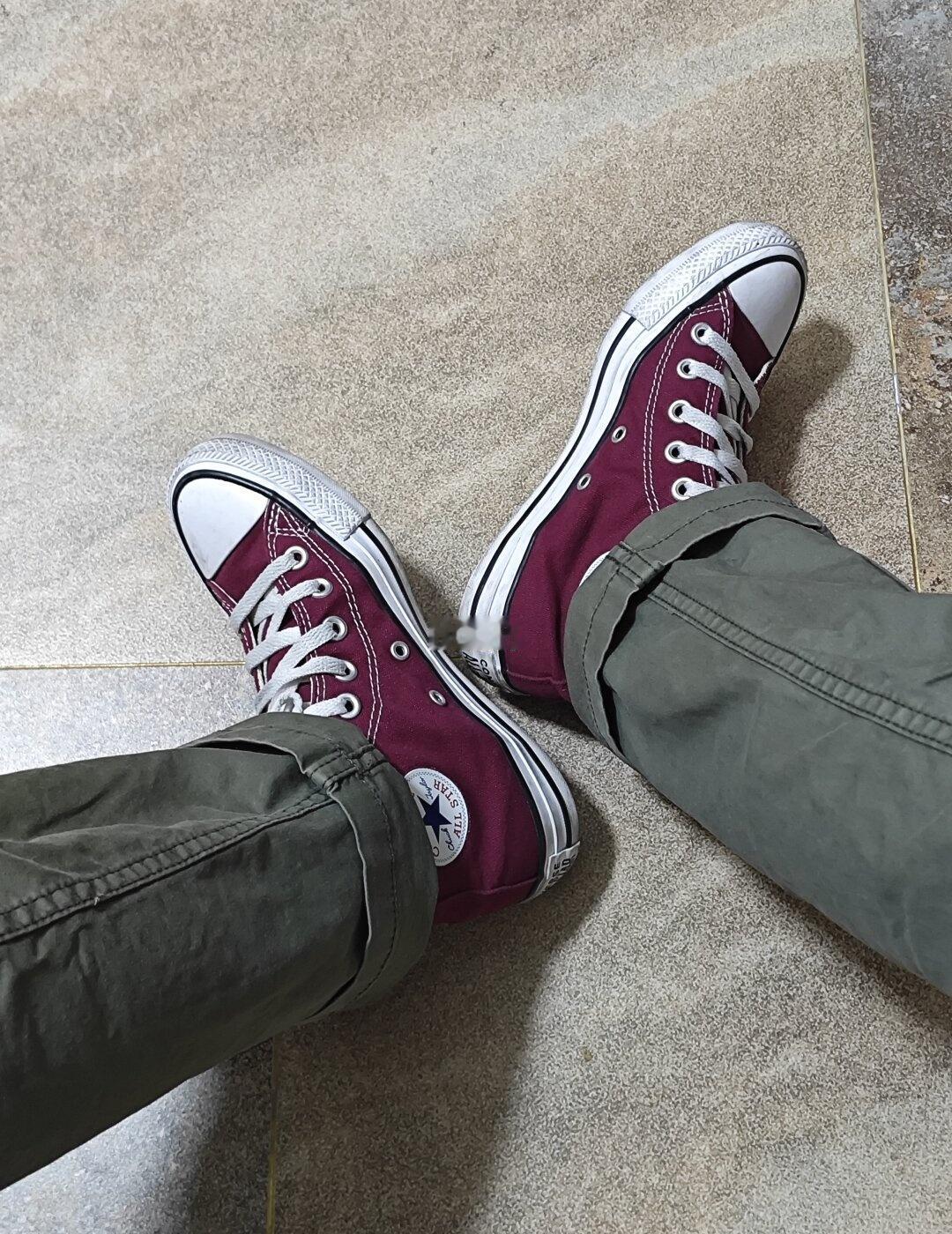 红配绿也好看诶妈咪:你整天就拍你那破鞋我也不想的，但是一坐下就忍不