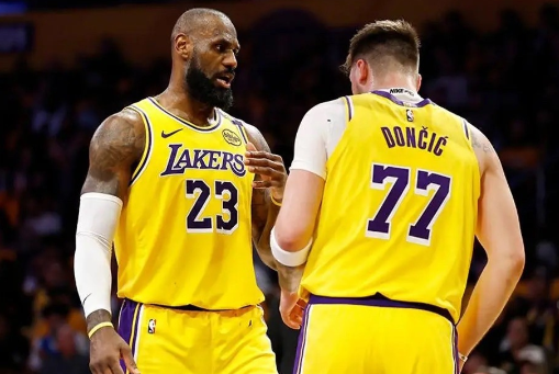 帕金斯所言极是啊前NBA球员帕金斯在一档节目中谈到了詹姆斯？他说：“只要你跟