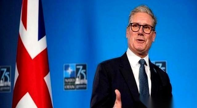 全世界都以为西方那帮哥们儿铁板一块，结果英国首相自己先把桌子给掀了。当着全世界