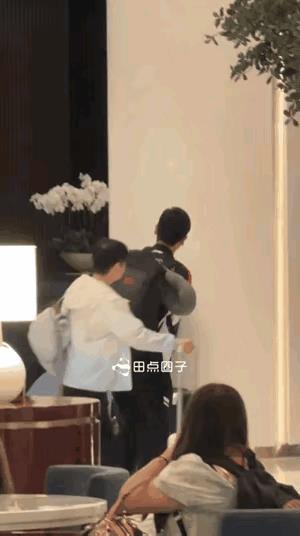 多哈莎莎住的酒店曝光，看环境应该是五星级酒店，但是莎莎很低调，这次没有保安