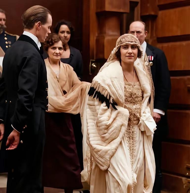 “正正得负”，事实证明，英女王还是没有继承父母的优点呀！乔治六世和伊丽莎白的基