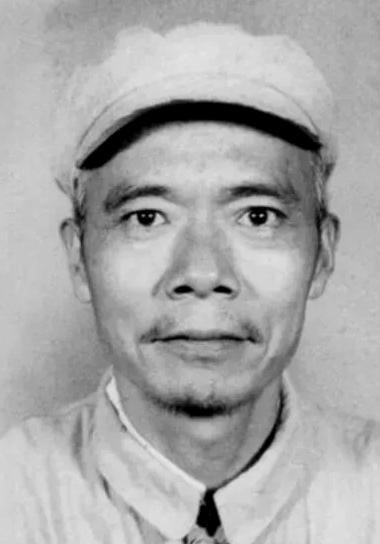1937年，因邻居一句无心的闲聊，地下党员涂作潮的身份几乎暴露，他本应立刻撤离，