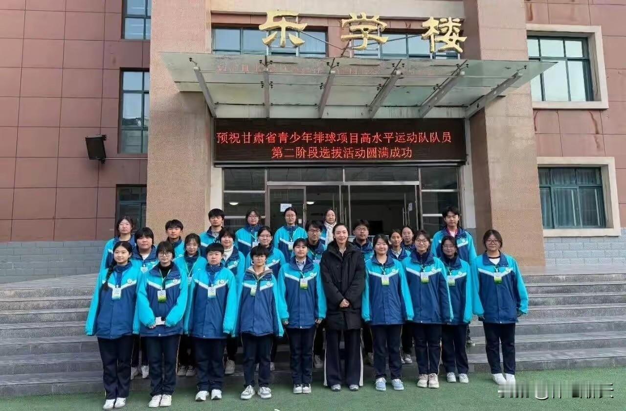 天津女排的队伍当中除了天津籍的球员以外，有很多还是外省的球员，比如甘肃的王媛媛和