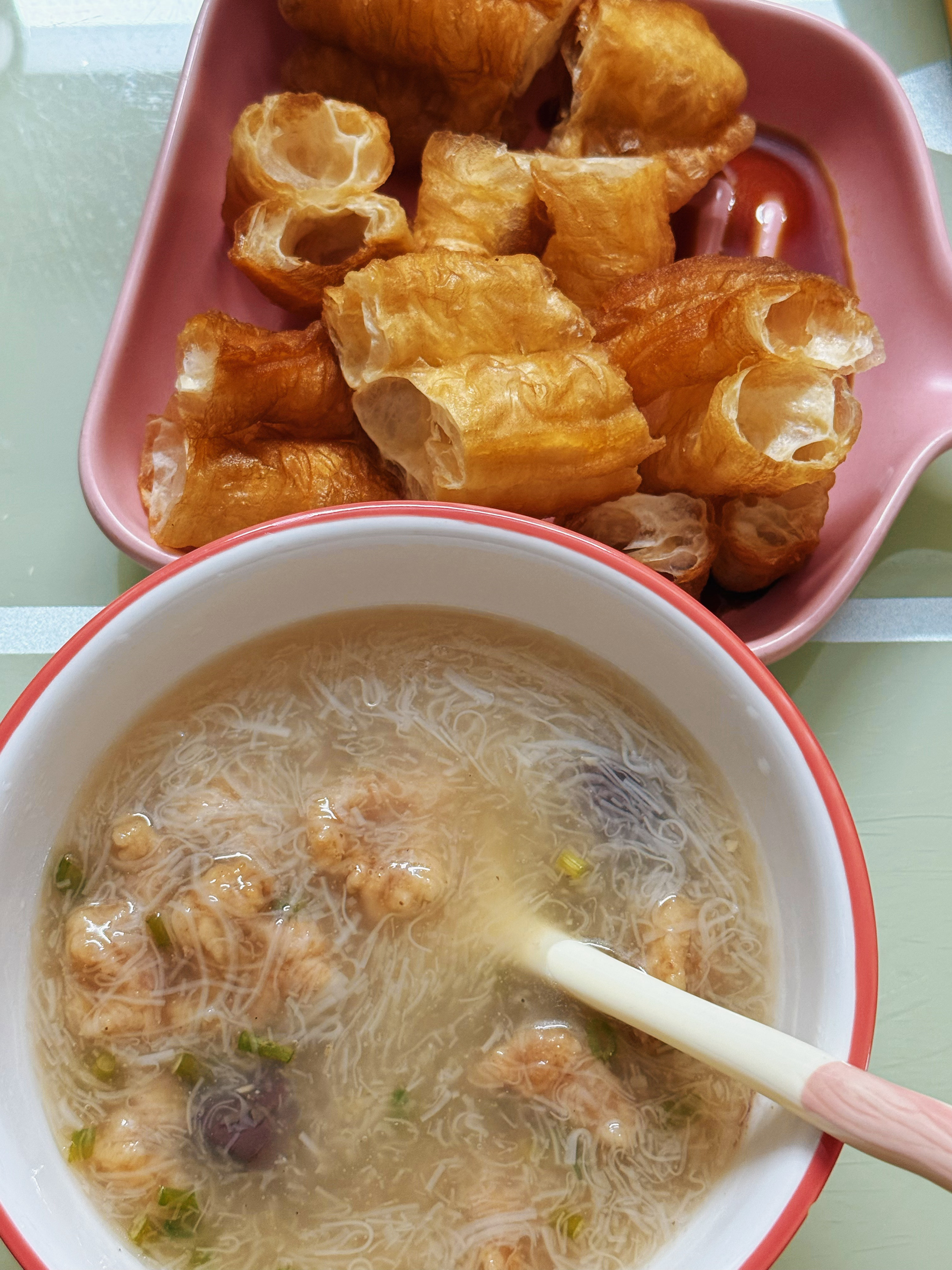 饭炒蛋今天吃什么今天吃上心心念念好几天的面线糊了油条必须沾酱油也可以放到面线糊