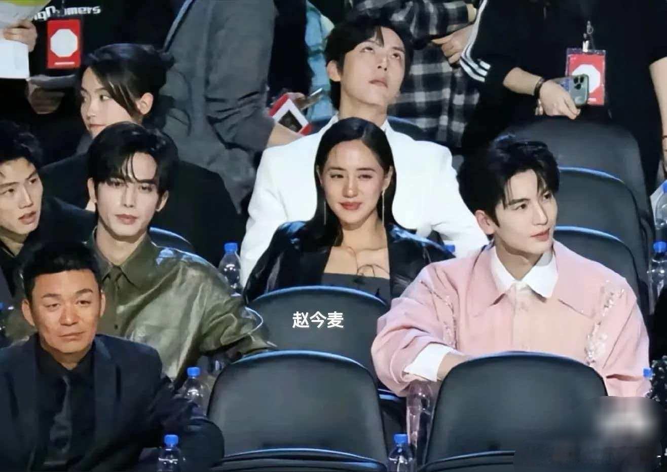 以为微博之夜赵今麦会在宋威龙和张凌赫之间，结果她不去