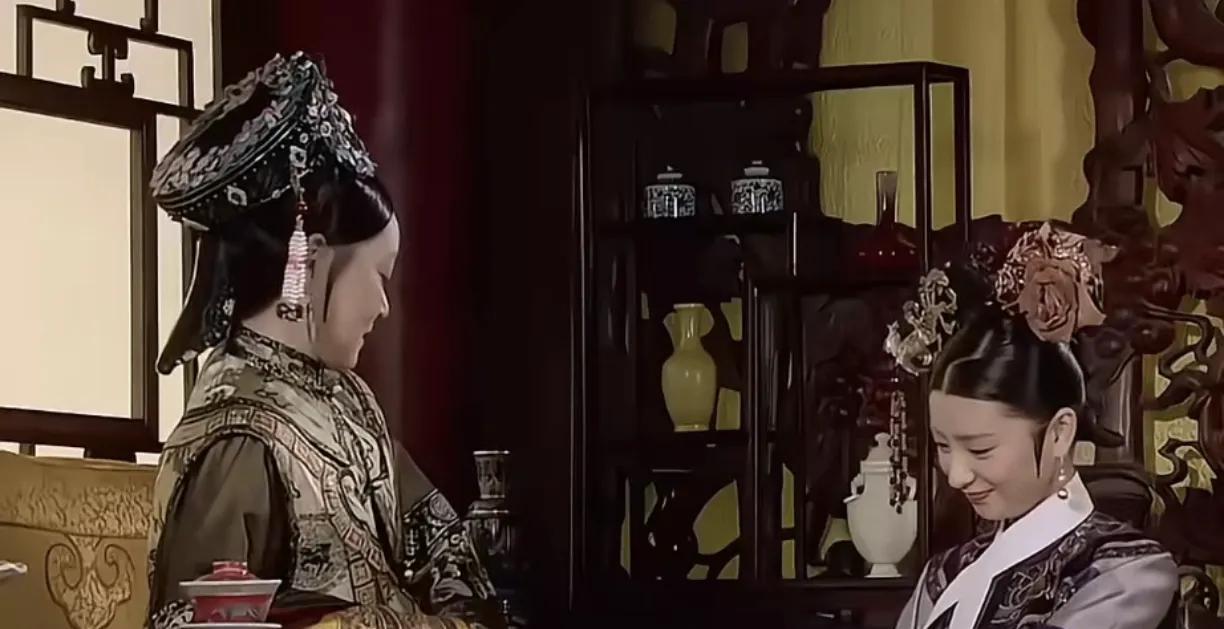 甄嬛传中难得的一抹亲情和温情，来自于太后和沈眉庄之间，沈眉庄的真心实意，端庄贤淑