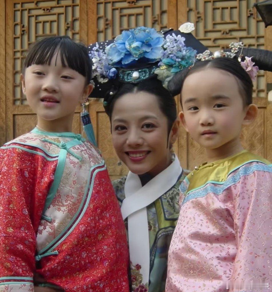 甄嬛传：敬妃之恨，源于甄嬛对胧月的“算计”早年，敬妃在碎玉轩因欢宜香备受冷落，胧