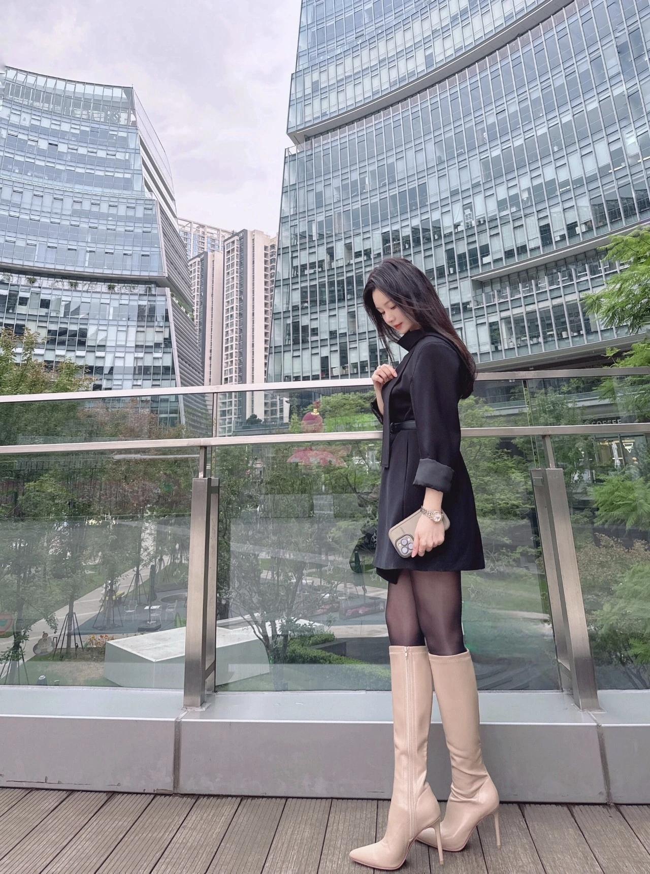 时尚街拍：气质是一种无形的魅力