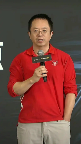 周鸿祎回应360是否会造车！就在刚才，这位漂亮的记者问了周鸿祎一个很尖锐的问