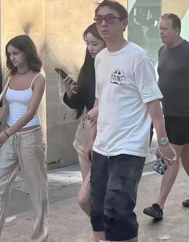 王思聪很可能不会再回国，这并不是因为他欠了20亿，也不是因为王健林卖掉了48座万