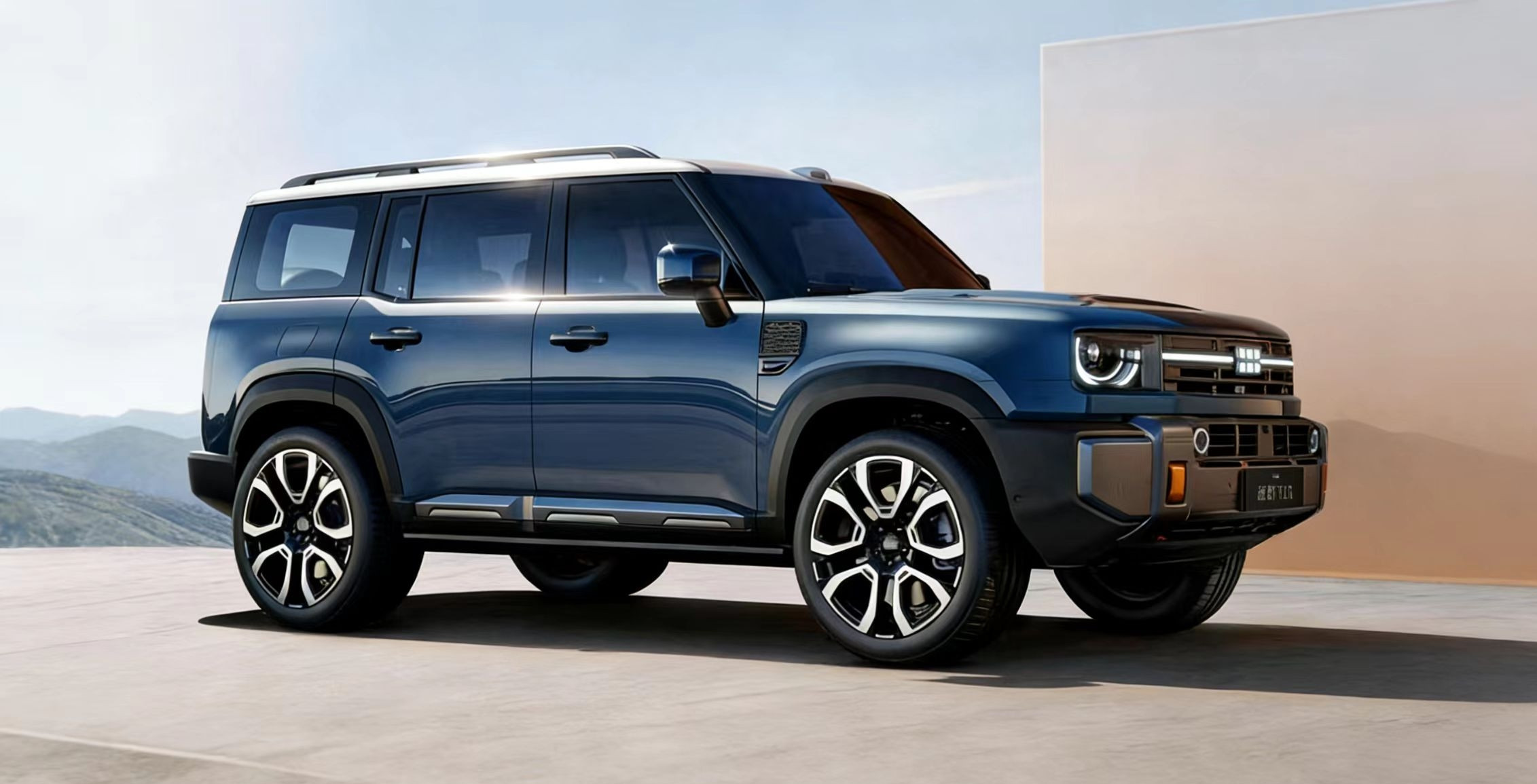 我印象中吉利没有生产过越野车，这次的银河战舰700可谓是来势汹汹。在越野车市场中