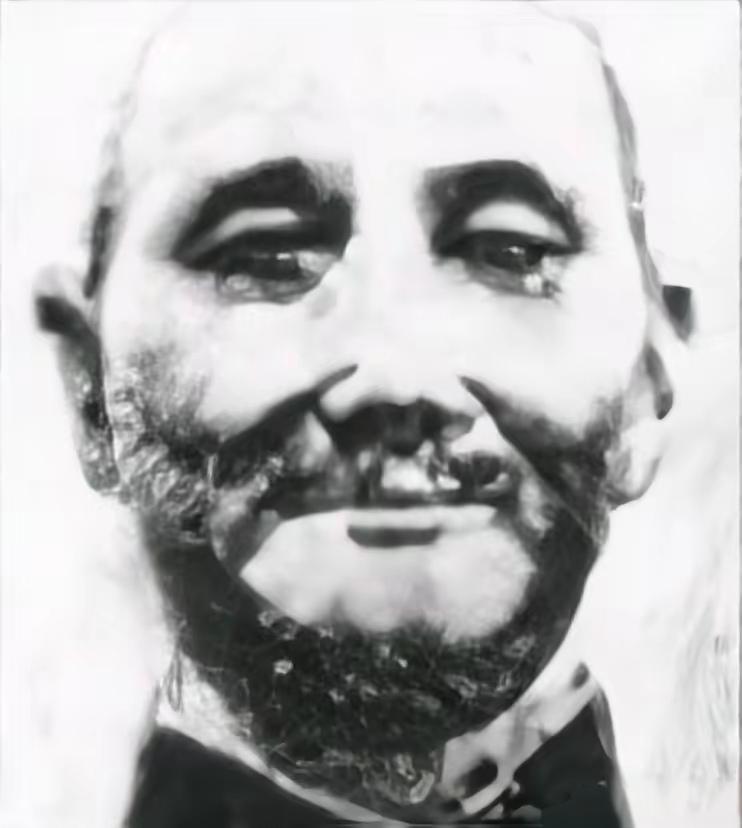 1934年，川军军长郭汝栋奉命带兵追剿红军，眼看就要追上，明明到手的战功就在眼前