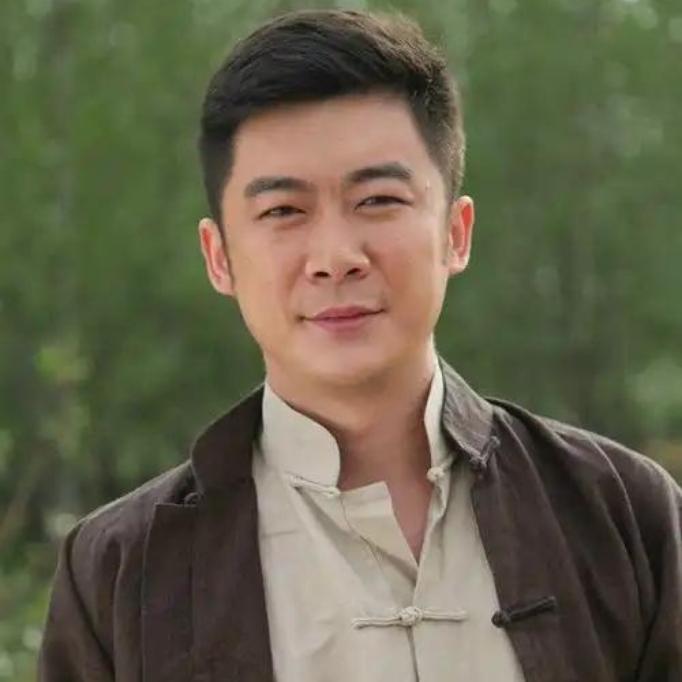 原来他们是夫妻，被骂出圈的曹征：戏里反派，戏外宠妻二十年曹征凭《幸福到万家