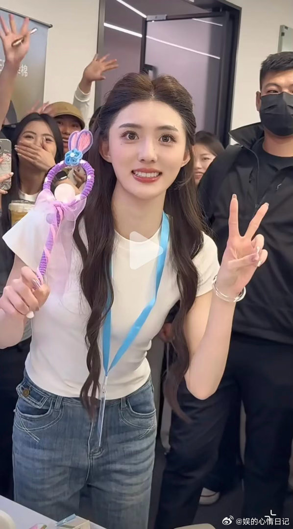 窝包怎么又换了一张脸