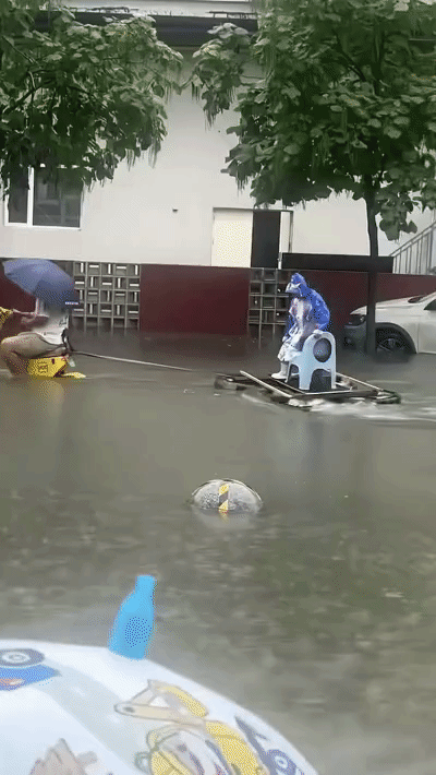 暴雨对于沈阳人来说，不过是多了一种哄孩子的方式热点现场沈阳变沈洋