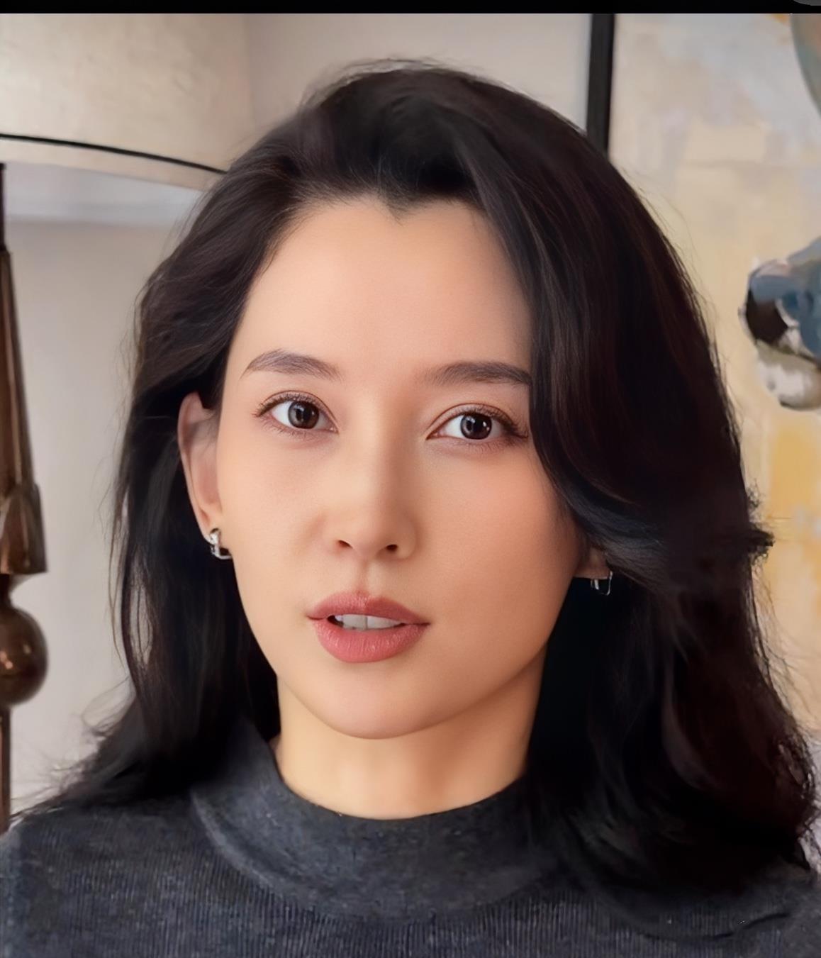 森林北今晚要偷着乐了！原因很简单，她可能做梦也没想到这回终于没有人跟她抢汪峰了。