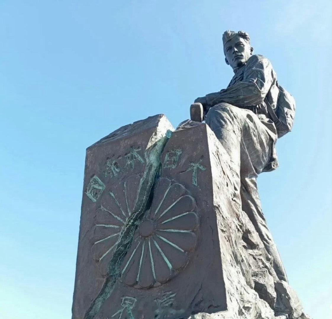 我也想提出这个问题：为啥清华美院设计不出这么强有力的雕塑？为啥国内很少有这种纪念雕像。#俄罗斯建粉碎