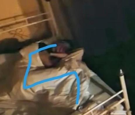 龚俊竟然是这样睡觉的要不是看到截图都不知道原来龚俊在马达的这三天都是这么睡的。
