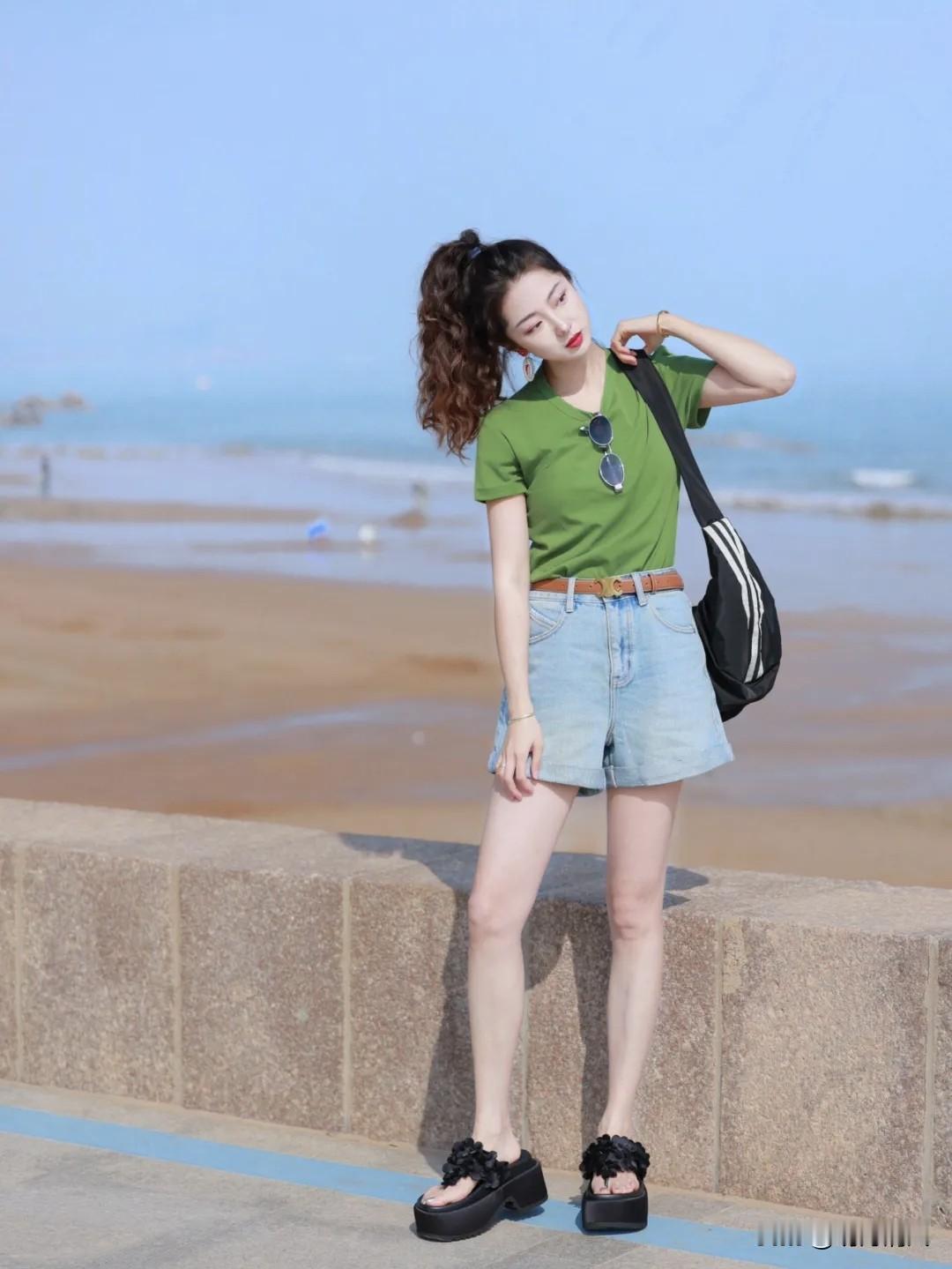 这样拍，又甜又美！外出拍照别再比剪刀手啦！这几个松弛感动作一学就会～最爱“侧