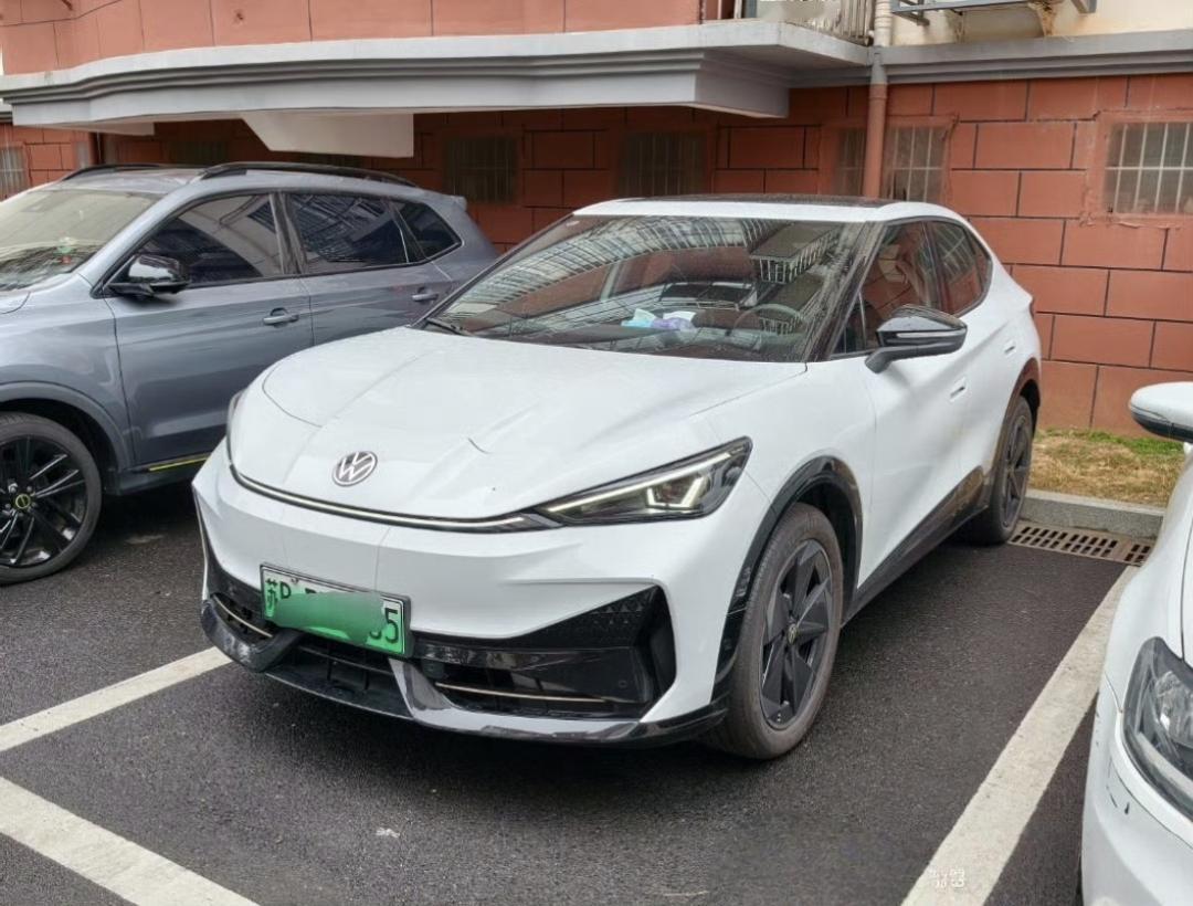 这台车虽然冷门，但是开起来还是可以的。除了没什么智能化的东西，车机勉强凑合，下