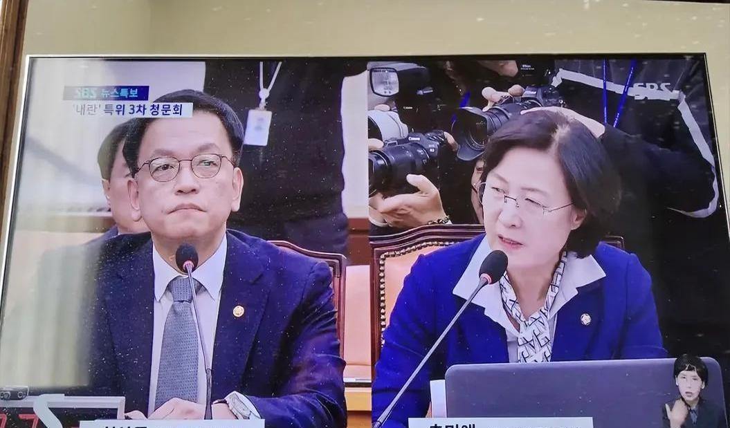 韩国国会民主党议员告？这背后究竟藏着什么猫腻？最近发现个有意思的事儿，同样是开