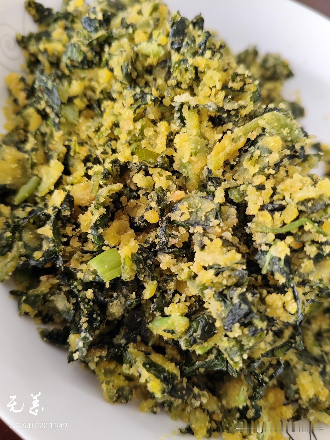 我滴天呐！太香了。人间美味菜坨子呀！今天上午把小菜园里的草锄了一下，没锄完