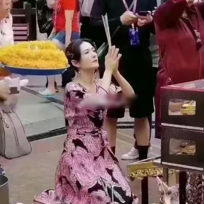 夫妻俩身价早就过亿了吧，还缺什么，求什么？​​​